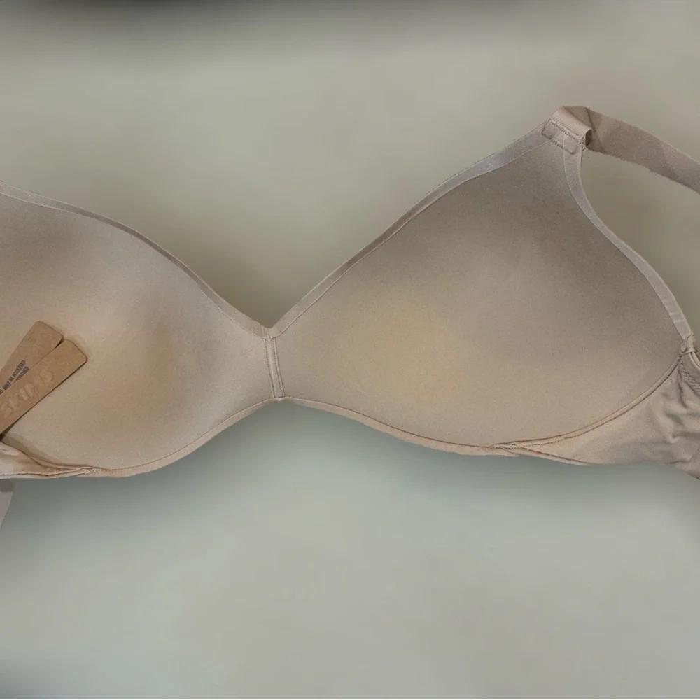 Skims Body Wireless Form Push Up Plunge Bra 34H Clay NWT